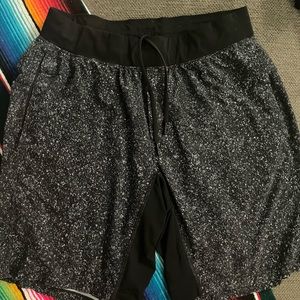 Lululemon black/white shorts